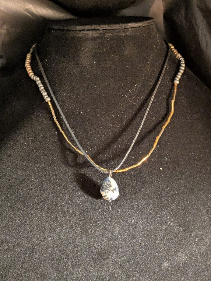 Double necklace black and white stone