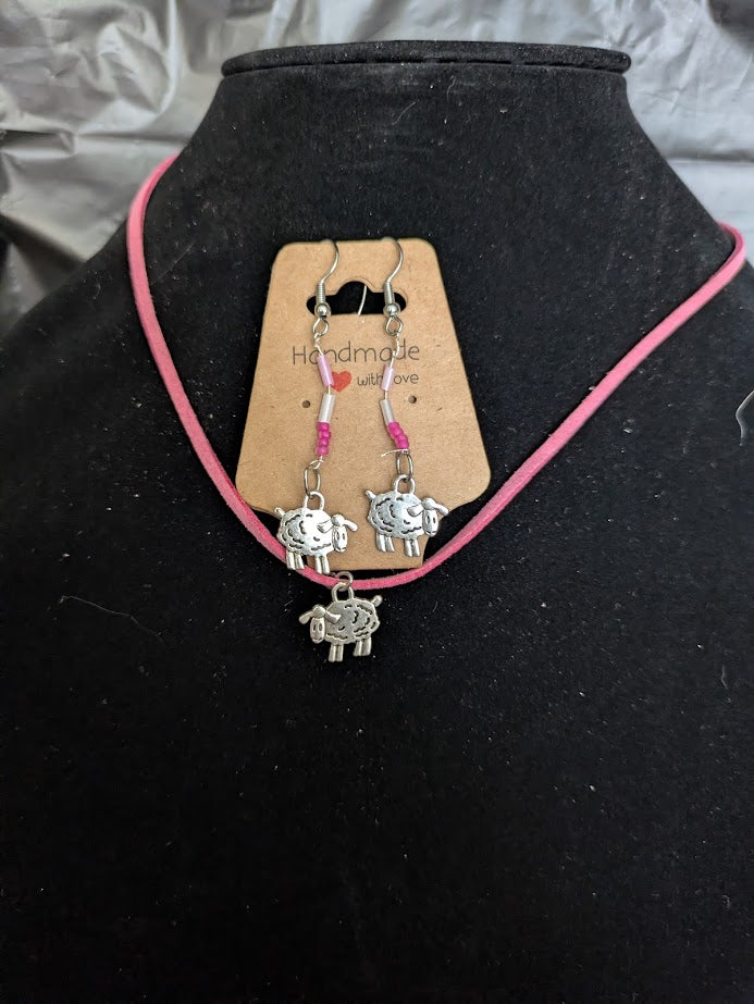 Necklace/earring set with sheep