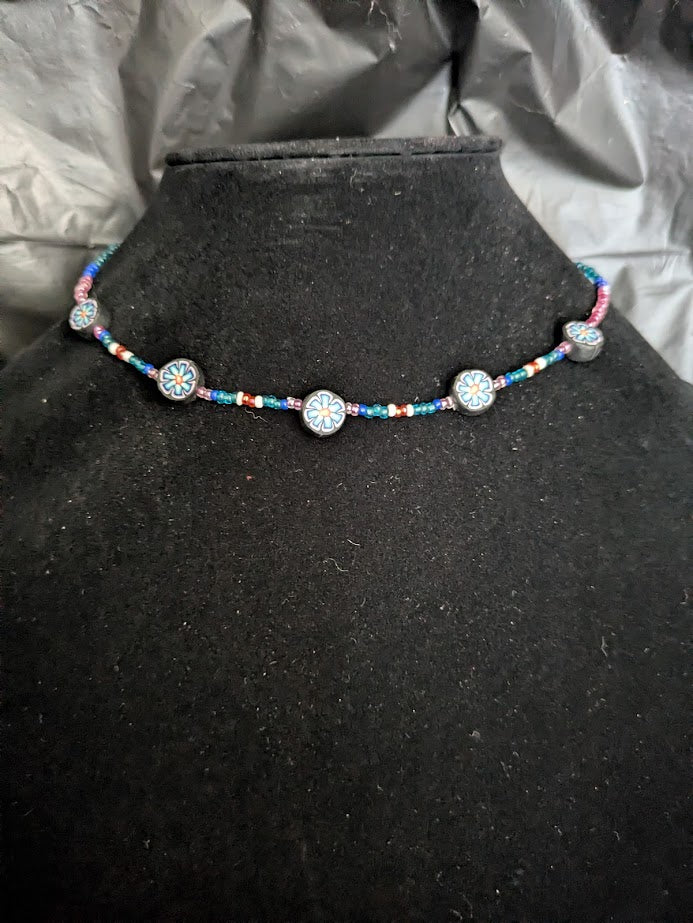 Daisy bead necklace